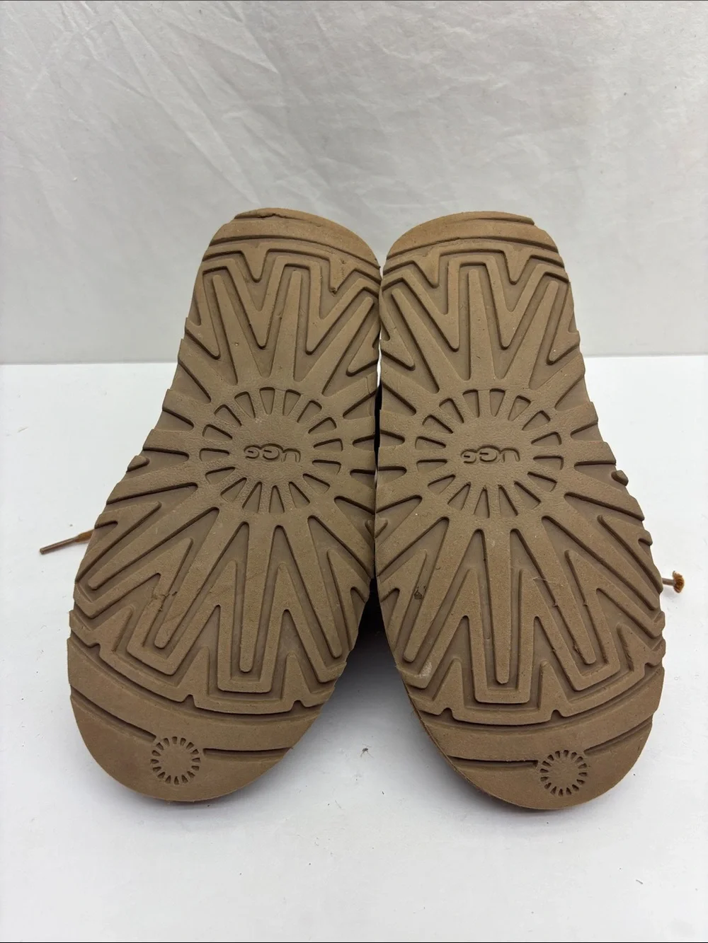 UGG kids Suede Lace-Up Ankle Boots, SZ 3 little boy, box 3 G